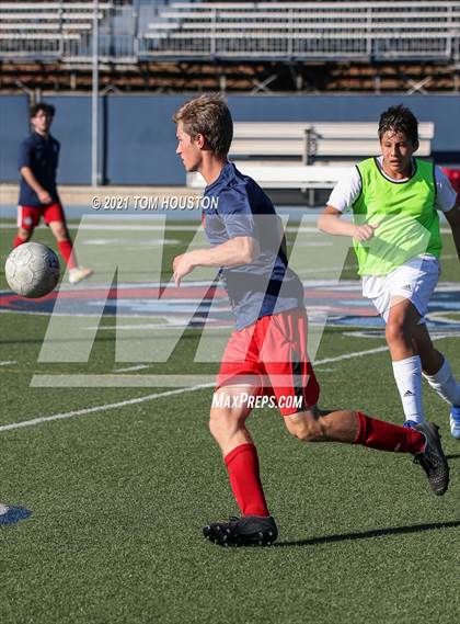 Thumbnail 2 in La Salle vs Gabrielino (Scrimmage) photogallery.