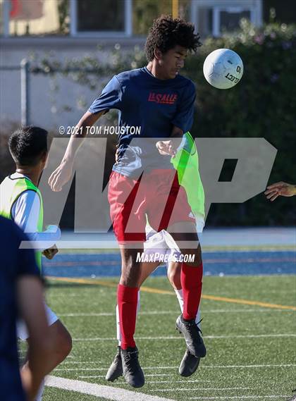 Thumbnail 1 in La Salle vs Gabrielino (Scrimmage) photogallery.