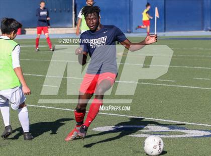 Thumbnail 1 in La Salle vs Gabrielino (Scrimmage) photogallery.