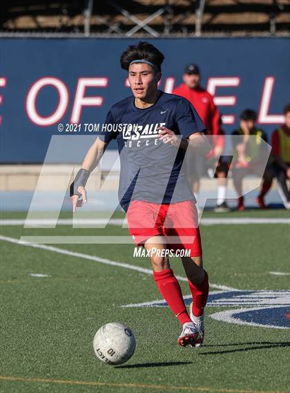 Thumbnail 1 in La Salle vs Gabrielino (Scrimmage) photogallery.