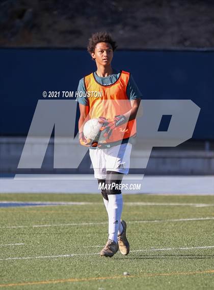 Thumbnail 2 in La Salle vs Gabrielino (Scrimmage) photogallery.