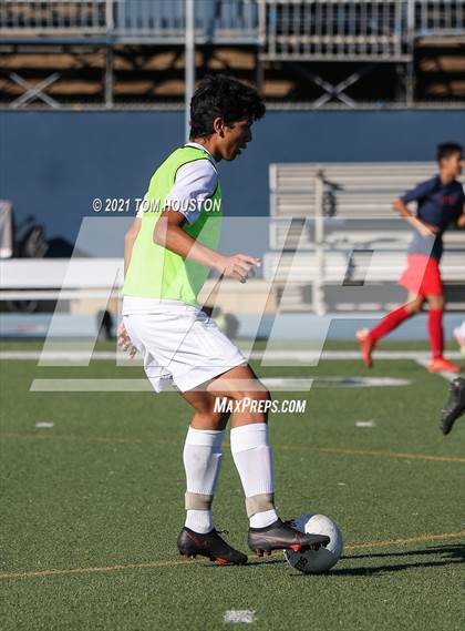 Thumbnail 3 in La Salle vs Gabrielino (Scrimmage) photogallery.