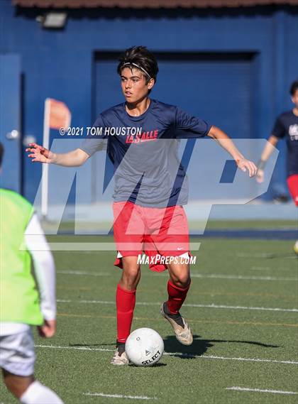 Thumbnail 1 in La Salle vs Gabrielino (Scrimmage) photogallery.