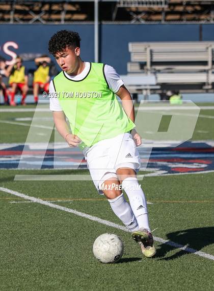 Thumbnail 1 in La Salle vs Gabrielino (Scrimmage) photogallery.