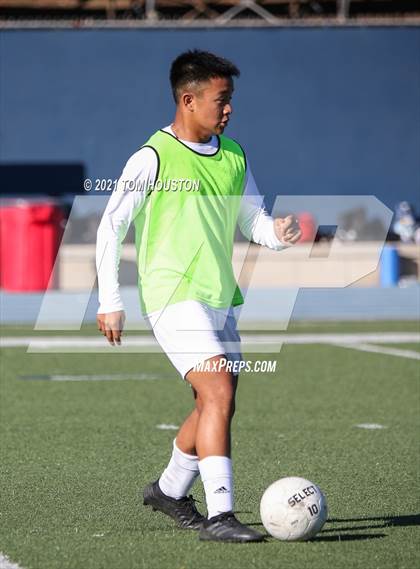 Thumbnail 1 in La Salle vs Gabrielino (Scrimmage) photogallery.
