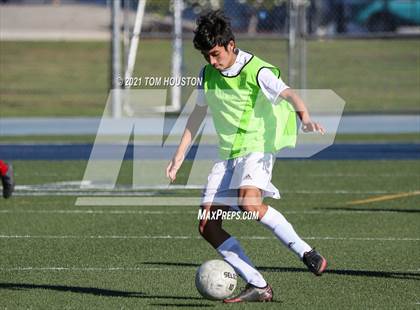 Thumbnail 2 in La Salle vs Gabrielino (Scrimmage) photogallery.