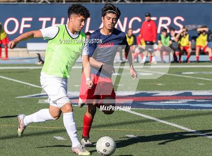 Thumbnail 3 in La Salle vs Gabrielino (Scrimmage) photogallery.