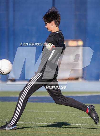 Thumbnail 1 in La Salle vs Gabrielino (Scrimmage) photogallery.