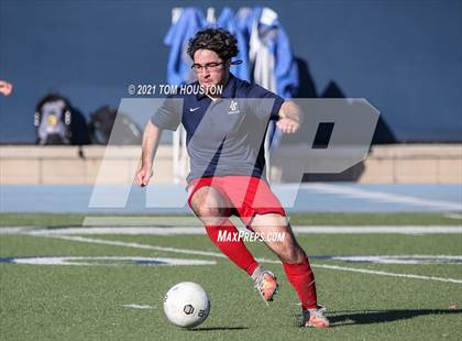Thumbnail 3 in La Salle vs Gabrielino (Scrimmage) photogallery.