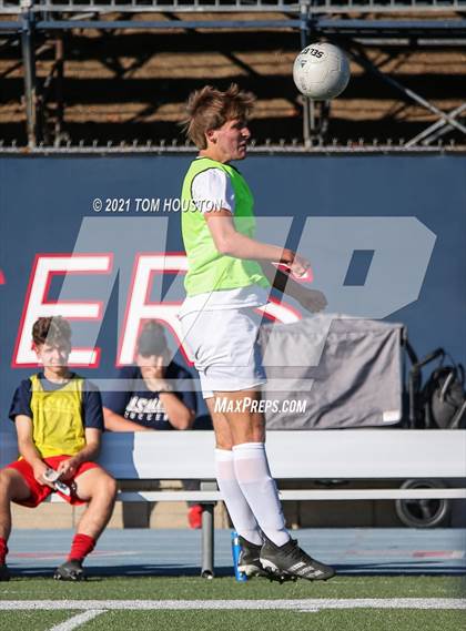 Thumbnail 2 in La Salle vs Gabrielino (Scrimmage) photogallery.