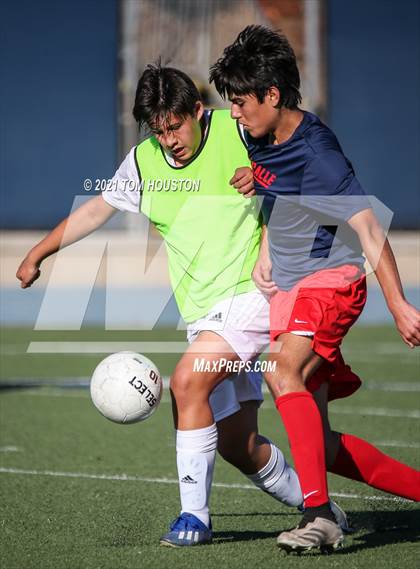 Thumbnail 2 in La Salle vs Gabrielino (Scrimmage) photogallery.