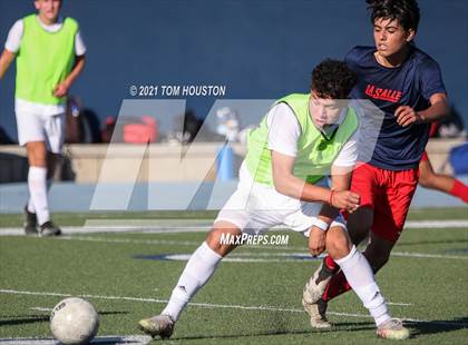 Thumbnail 3 in La Salle vs Gabrielino (Scrimmage) photogallery.