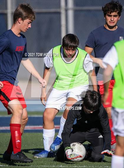 Thumbnail 3 in La Salle vs Gabrielino (Scrimmage) photogallery.