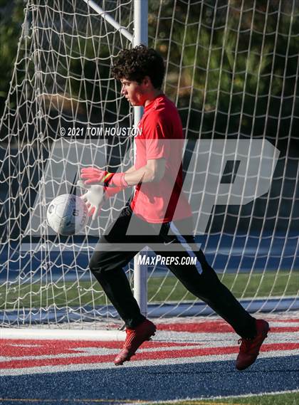 Thumbnail 1 in La Salle vs Gabrielino (Scrimmage) photogallery.
