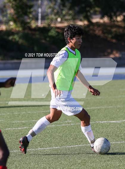Thumbnail 2 in La Salle vs Gabrielino (Scrimmage) photogallery.