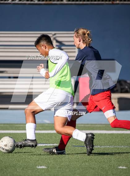Thumbnail 1 in La Salle vs Gabrielino (Scrimmage) photogallery.
