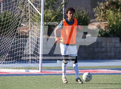 Thumbnail 1 in La Salle vs Gabrielino (Scrimmage) photogallery.