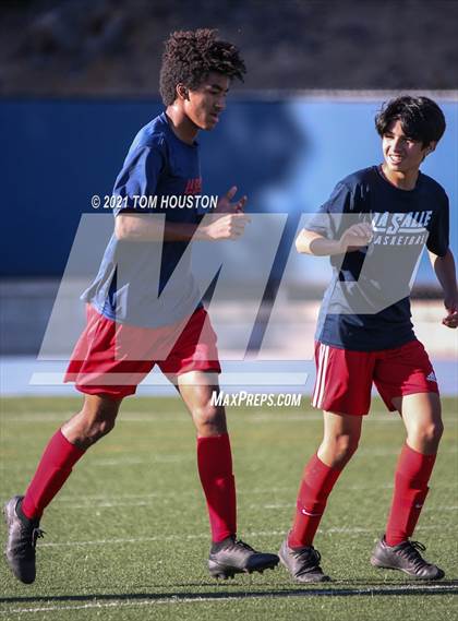 Thumbnail 3 in La Salle vs Gabrielino (Scrimmage) photogallery.