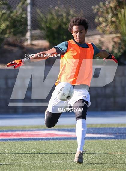 Thumbnail 1 in La Salle vs Gabrielino (Scrimmage) photogallery.
