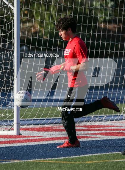 Thumbnail 3 in La Salle vs Gabrielino (Scrimmage) photogallery.