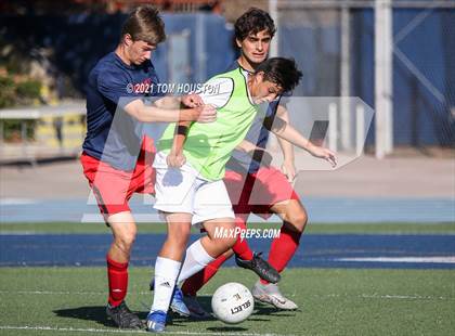 Thumbnail 1 in La Salle vs Gabrielino (Scrimmage) photogallery.