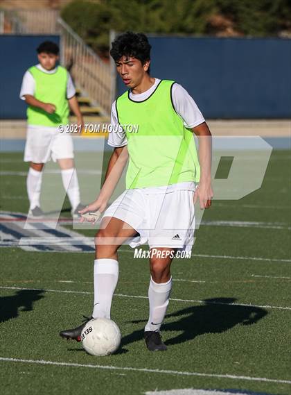 Thumbnail 3 in La Salle vs Gabrielino (Scrimmage) photogallery.