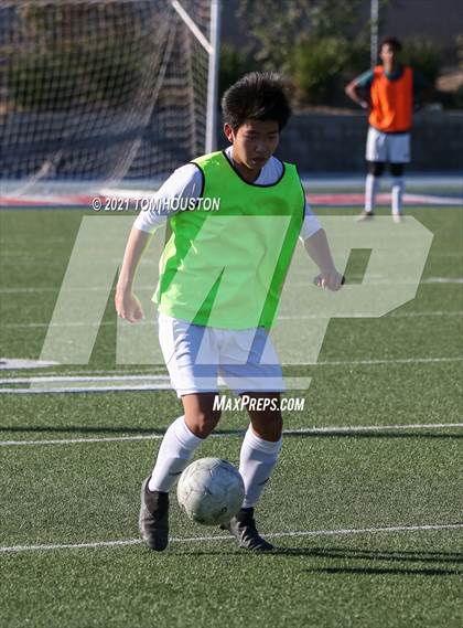 Thumbnail 3 in La Salle vs Gabrielino (Scrimmage) photogallery.
