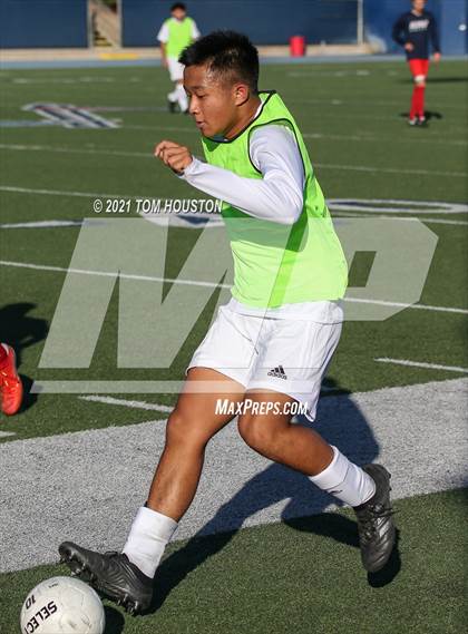 Thumbnail 1 in La Salle vs Gabrielino (Scrimmage) photogallery.