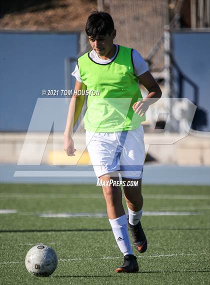 Thumbnail 1 in La Salle vs Gabrielino (Scrimmage) photogallery.