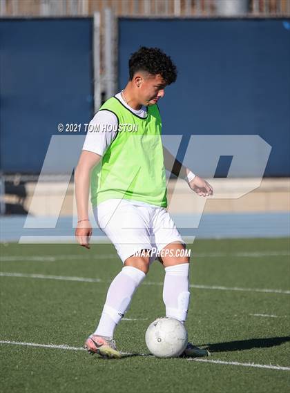 Thumbnail 2 in La Salle vs Gabrielino (Scrimmage) photogallery.