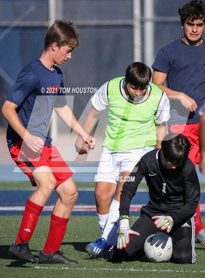 Thumbnail 2 in La Salle vs Gabrielino (Scrimmage) photogallery.