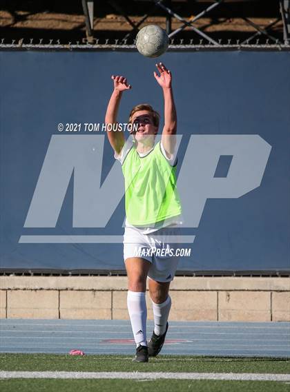 Thumbnail 1 in La Salle vs Gabrielino (Scrimmage) photogallery.