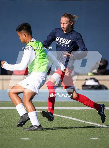 Thumbnail 2 in La Salle vs Gabrielino (Scrimmage) photogallery.