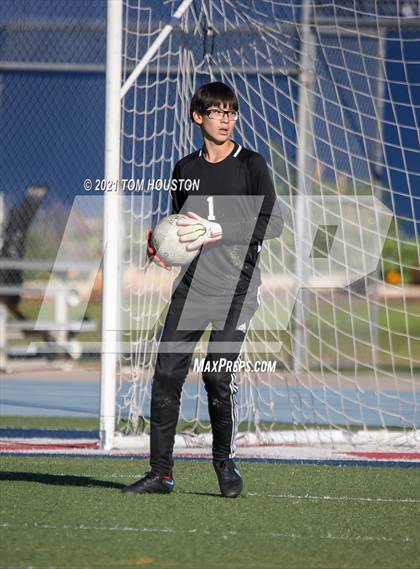 Thumbnail 3 in La Salle vs Gabrielino (Scrimmage) photogallery.