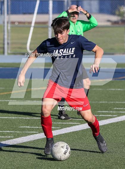 Thumbnail 1 in La Salle vs Gabrielino (Scrimmage) photogallery.