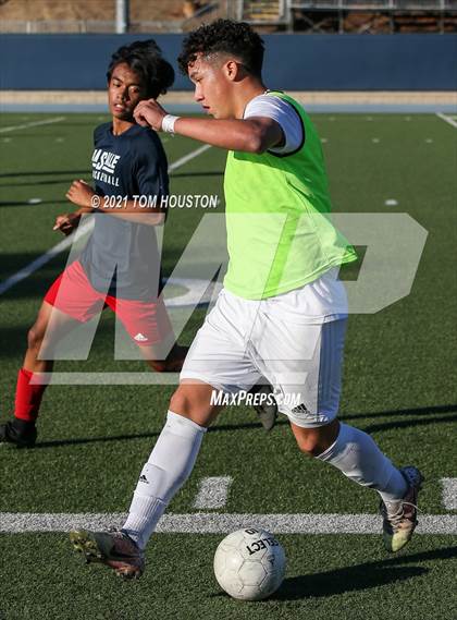 Thumbnail 2 in La Salle vs Gabrielino (Scrimmage) photogallery.