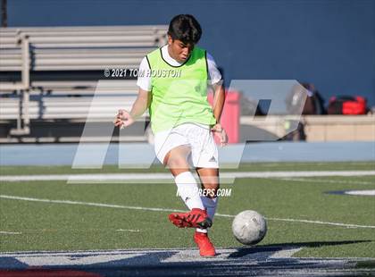 Thumbnail 2 in La Salle vs Gabrielino (Scrimmage) photogallery.