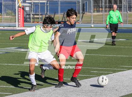 Thumbnail 1 in La Salle vs Gabrielino (Scrimmage) photogallery.