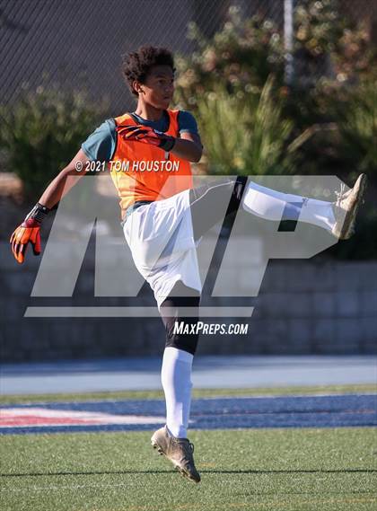 Thumbnail 2 in La Salle vs Gabrielino (Scrimmage) photogallery.