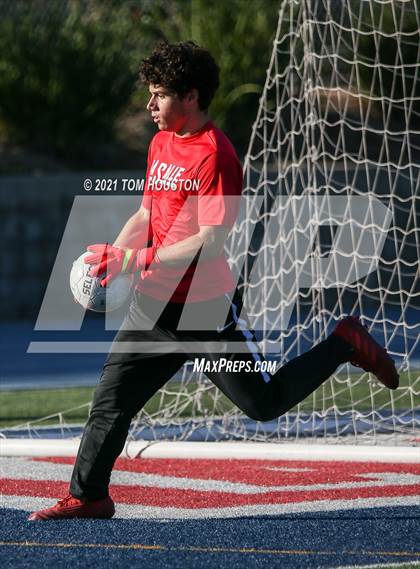 Thumbnail 3 in La Salle vs Gabrielino (Scrimmage) photogallery.