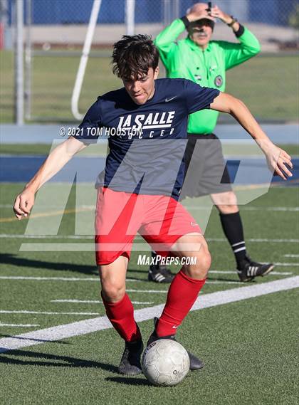 Thumbnail 2 in La Salle vs Gabrielino (Scrimmage) photogallery.