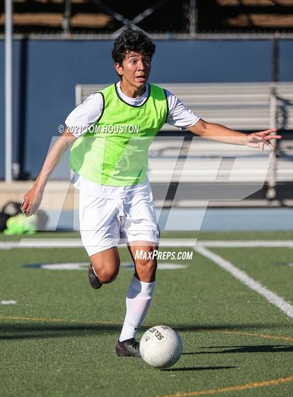 Thumbnail 1 in La Salle vs Gabrielino (Scrimmage) photogallery.