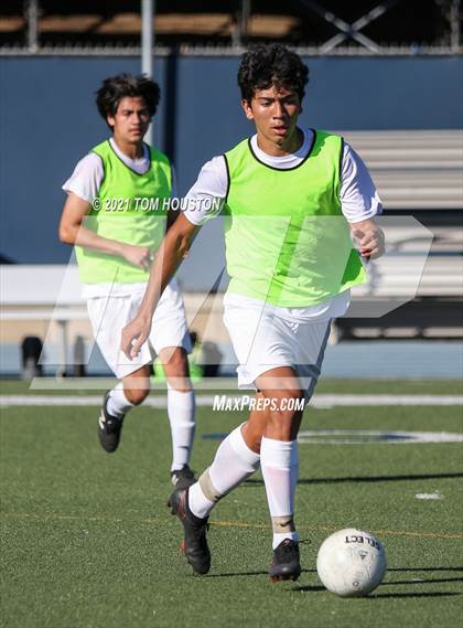 Thumbnail 1 in La Salle vs Gabrielino (Scrimmage) photogallery.