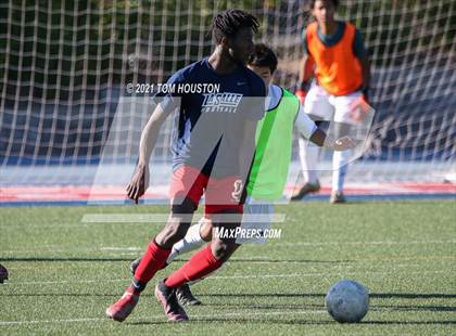 Thumbnail 2 in La Salle vs Gabrielino (Scrimmage) photogallery.