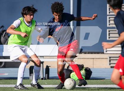 Thumbnail 2 in La Salle vs Gabrielino (Scrimmage) photogallery.