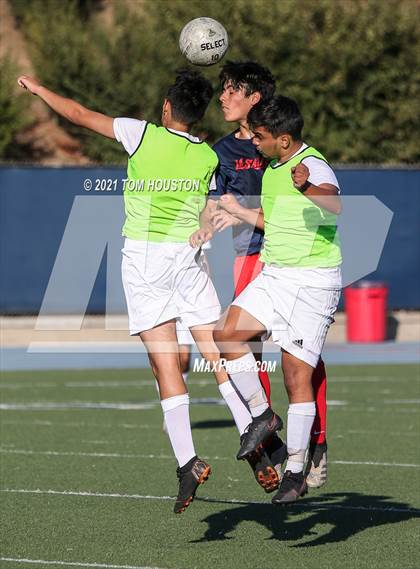 Thumbnail 1 in La Salle vs Gabrielino (Scrimmage) photogallery.
