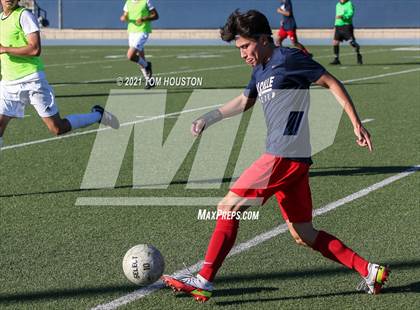 Thumbnail 2 in La Salle vs Gabrielino (Scrimmage) photogallery.