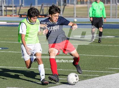 Thumbnail 3 in La Salle vs Gabrielino (Scrimmage) photogallery.