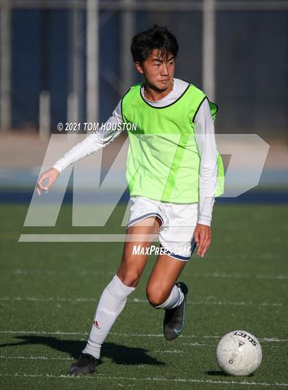 Thumbnail 2 in La Salle vs Gabrielino (Scrimmage) photogallery.