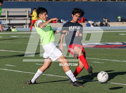 Thumbnail 3 in La Salle vs Gabrielino (Scrimmage) photogallery.